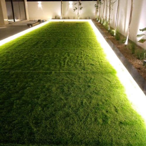 Fake turf lawn in Al Quoz - Al Quoz, Dubai