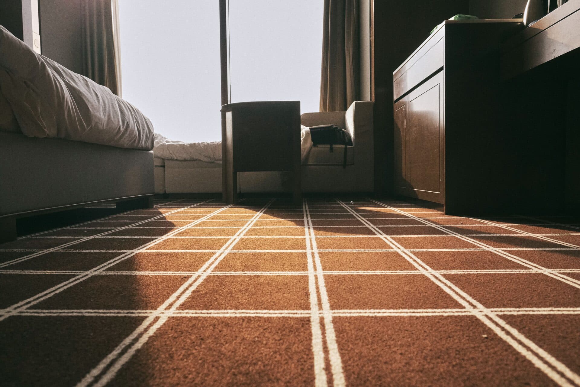 Carpet fixing and re-stretching in Dubai