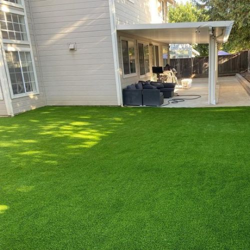Finished balcony turf detail
